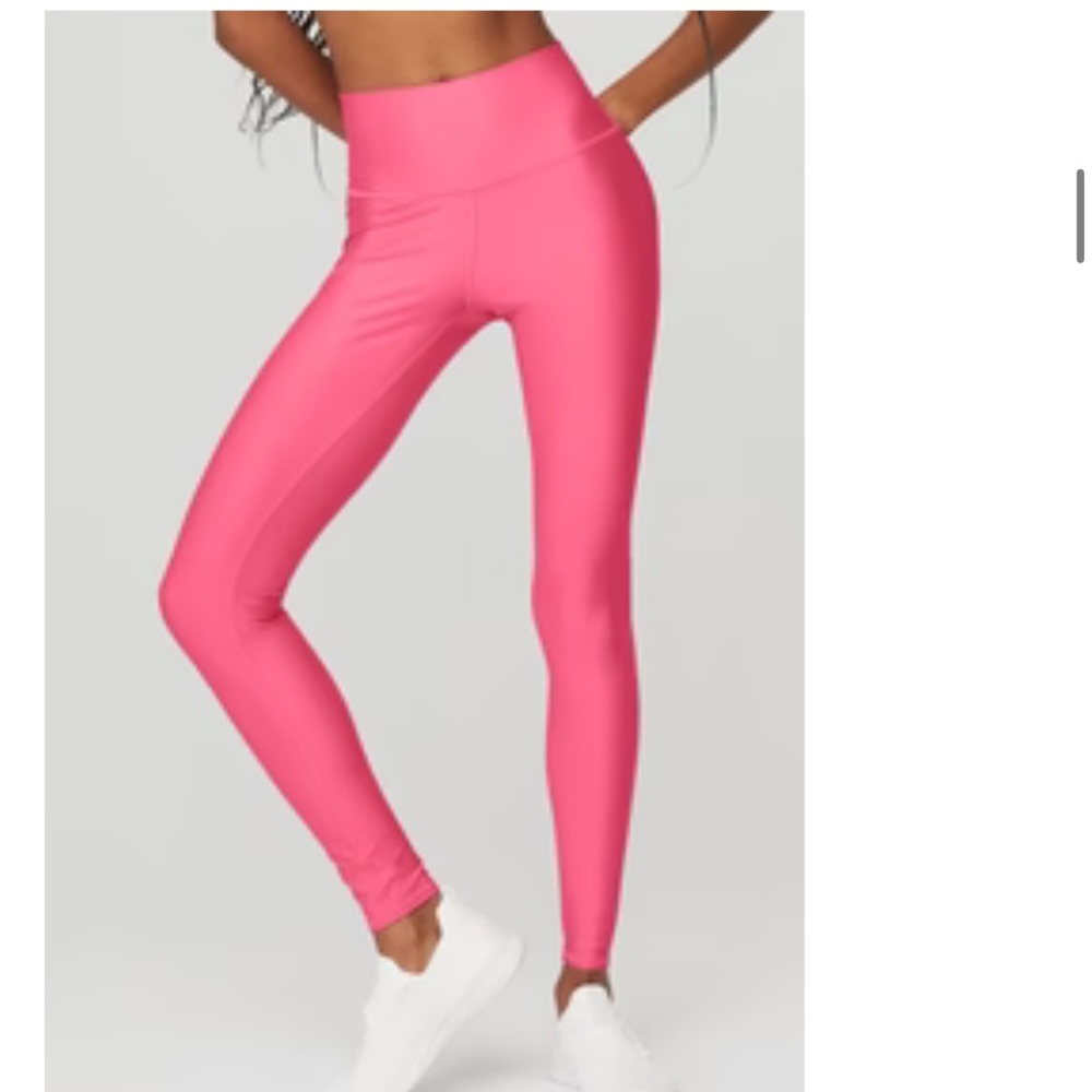 Alo High-Waist Airlift Legging full length
Color: Pink Fuchsia
Size: XS